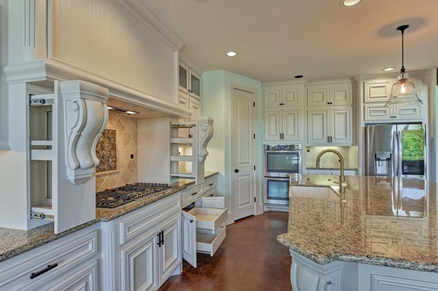 18904 W Grand Pine Circle, Montgomery, TX 77356