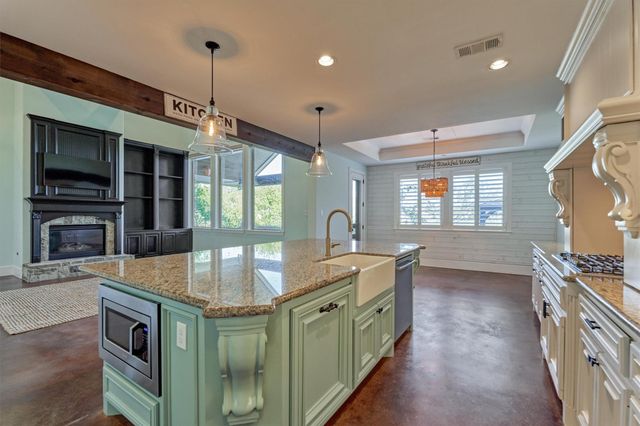 18904 W Grand Pine Circle, Montgomery, TX 77356