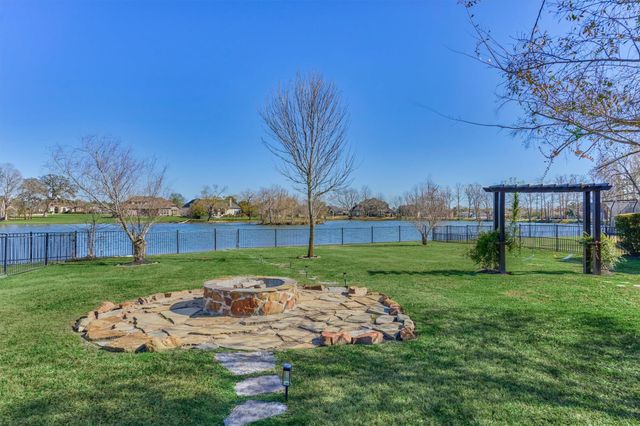 18904 W Grand Pine Circle, Montgomery, TX 77356