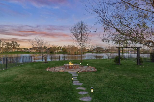 18904 W Grand Pine Circle, Montgomery, TX 77356