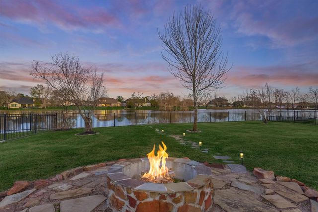 18904 W Grand Pine Circle, Montgomery, TX 77356