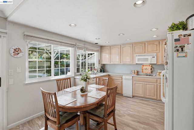 2229 Stewart Ave, Walnut Creek, CA 94596