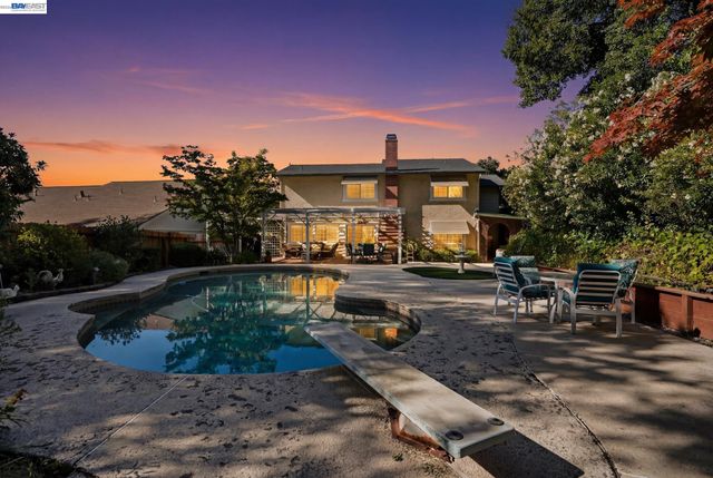 2229 Stewart Ave, Walnut Creek, CA 94596