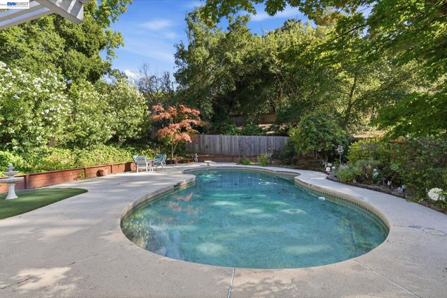 2229 Stewart Ave, Walnut Creek, CA 94596