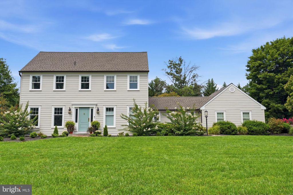 30 DUNKIN DR, WASHINGTON CROSSING, PA 18977 — exterior