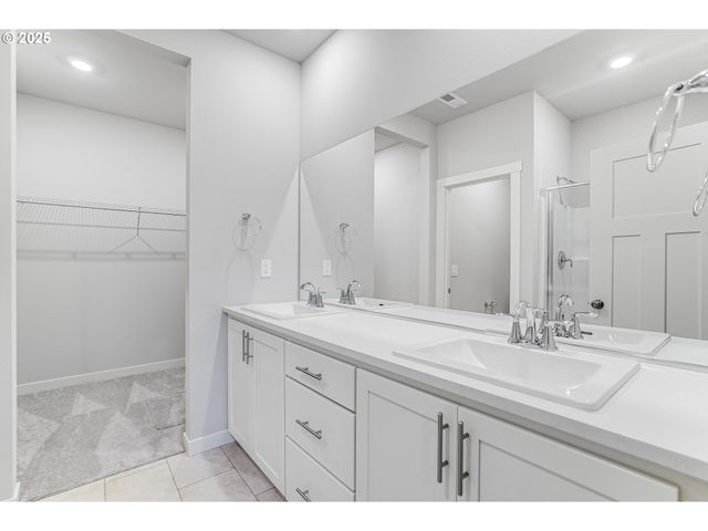 7710 Se CONTOUR Ln, Hillsboro, OR 97123