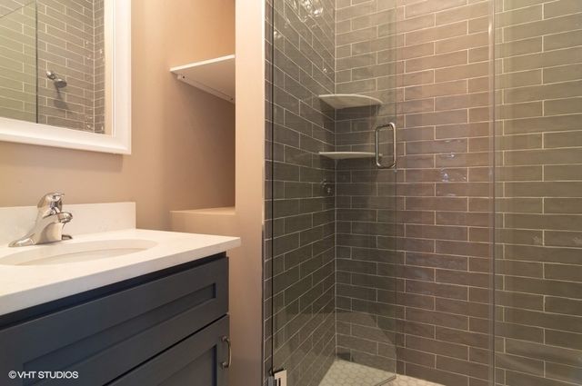 1839 W HENDERSON Street, Chicago, IL 60657