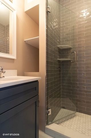 1839 W HENDERSON Street, Chicago, IL 60657