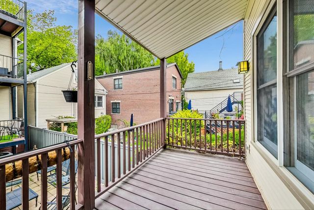 1839 W HENDERSON Street, Chicago, IL 60657