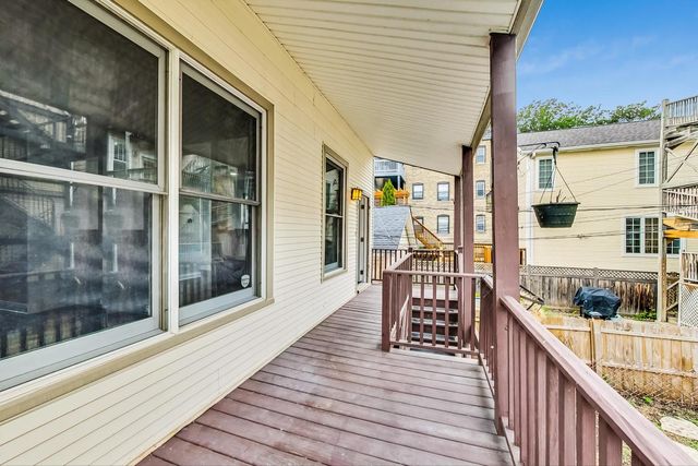 1839 W HENDERSON Street, Chicago, IL 60657