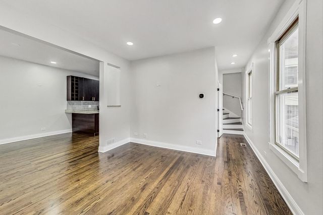 1839 W HENDERSON Street, Chicago, IL 60657