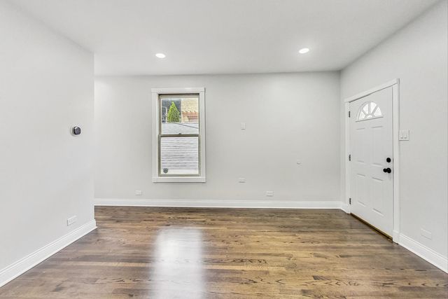 1839 W HENDERSON Street, Chicago, IL 60657