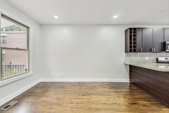 1839 W HENDERSON Street, Chicago, IL 60657