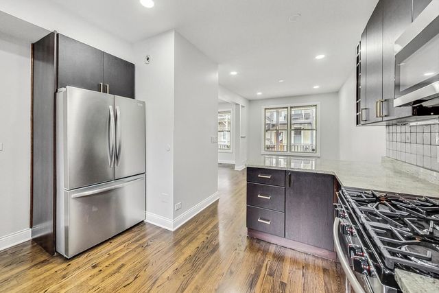 1839 W HENDERSON Street, Chicago, IL 60657