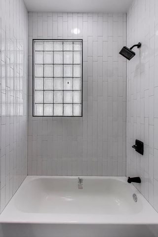 1839 W HENDERSON Street, Chicago, IL 60657