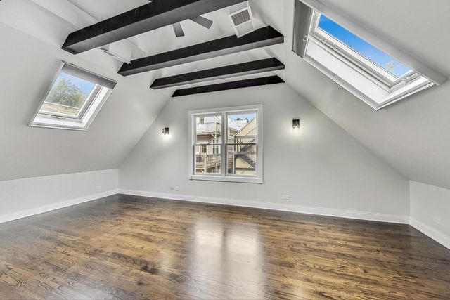 1839 W HENDERSON Street, Chicago, IL 60657