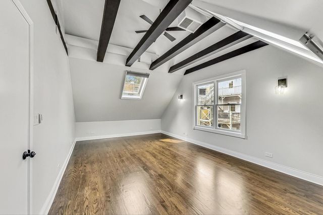 1839 W HENDERSON Street, Chicago, IL 60657