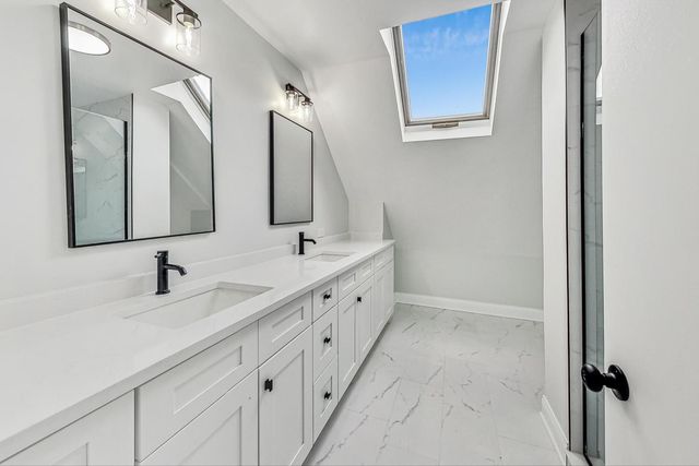 1839 W HENDERSON Street, Chicago, IL 60657