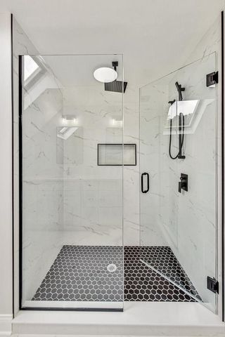 1839 W HENDERSON Street, Chicago, IL 60657