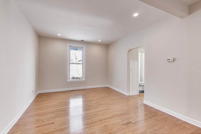 1839 W HENDERSON Street, Chicago, IL 60657