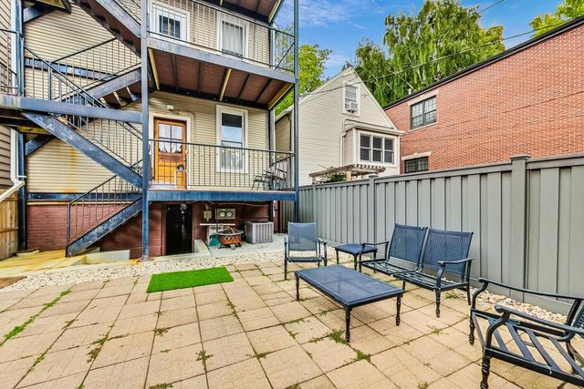 1839 W HENDERSON Street, Chicago, IL 60657