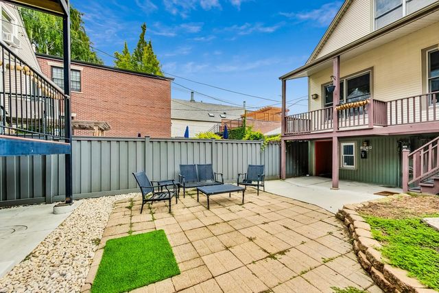 1839 W HENDERSON Street, Chicago, IL 60657