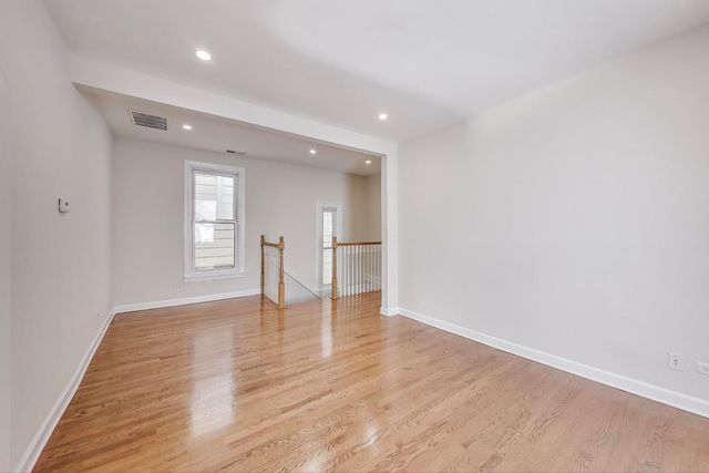 1839 W HENDERSON Street, Chicago, IL 60657