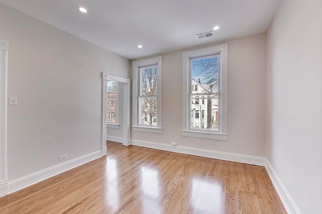 1839 W HENDERSON Street, Chicago, IL 60657