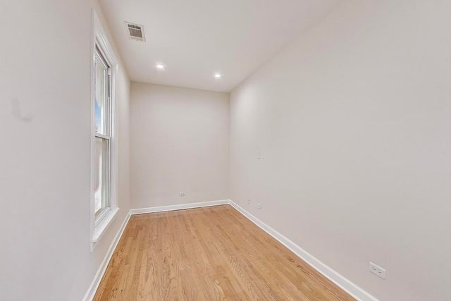 1839 W HENDERSON Street, Chicago, IL 60657