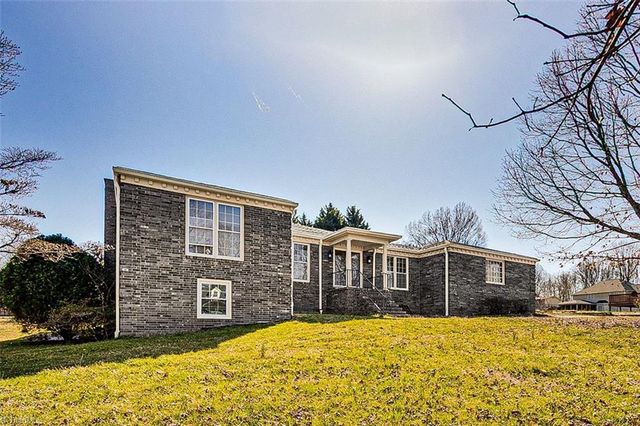 4704 Sweetbriar Road, Greensboro, NC 27455