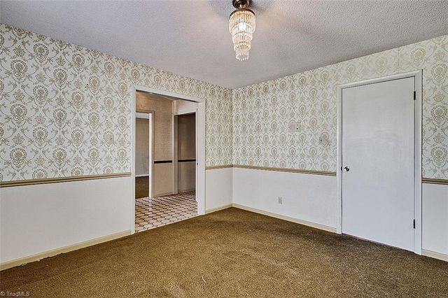 4704 Sweetbriar Road, Greensboro, NC 27455