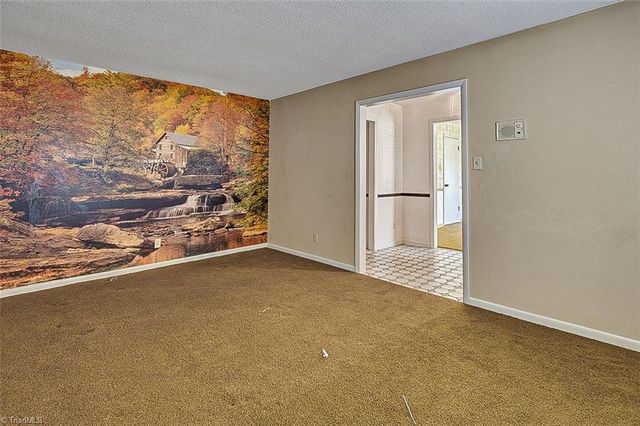 4704 Sweetbriar Road, Greensboro, NC 27455