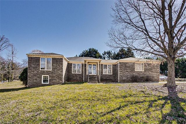 4704 Sweetbriar Road, Greensboro, NC 27455