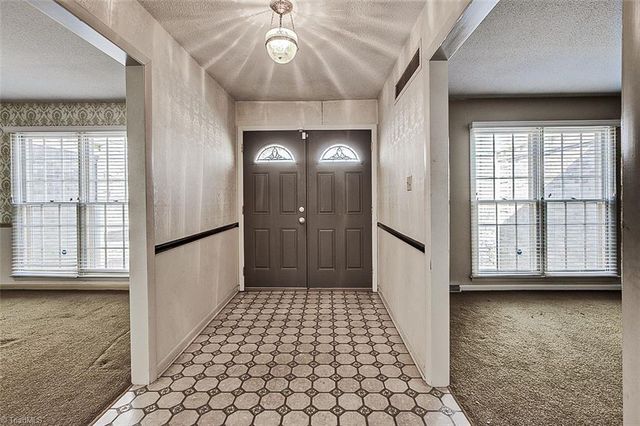 4704 Sweetbriar Road, Greensboro, NC 27455