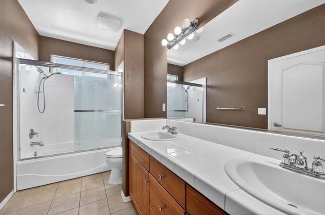 5621 N Citrus Lane, Fresno, CA 93711
