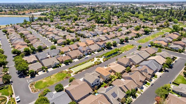 5621 N Citrus Lane, Fresno, CA 93711