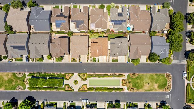 5621 N Citrus Lane, Fresno, CA 93711