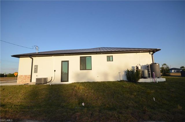 2416 Diplomat PKWY W, Cape Coral, FL 33993