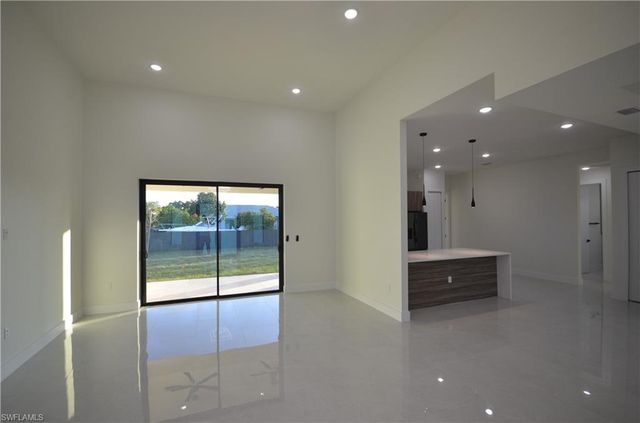 2416 Diplomat PKWY W, Cape Coral, FL 33993