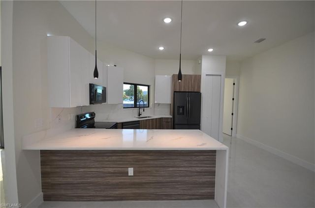 2416 Diplomat PKWY W, Cape Coral, FL 33993