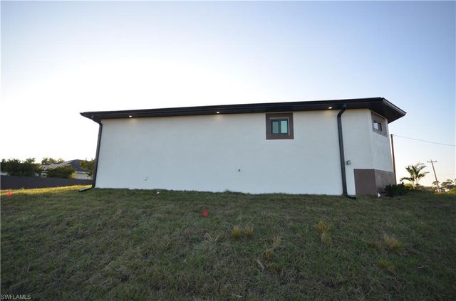 2416 Diplomat PKWY W, Cape Coral, FL 33993