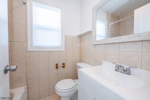 28 Highland St, Paterson City, NJ 07524