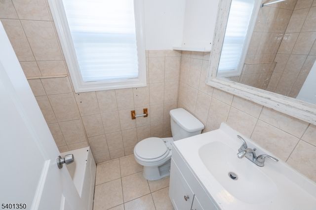 28 Highland St, Paterson City, NJ 07524