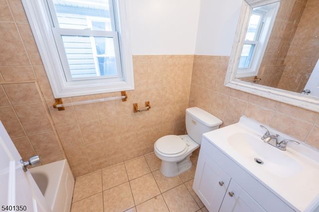 28 Highland St, Paterson City, NJ 07524