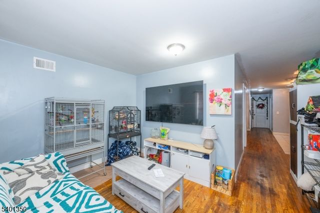 28 Highland St, Paterson City, NJ 07524