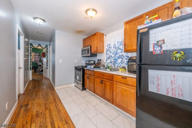 28 Highland St, Paterson City, NJ 07524