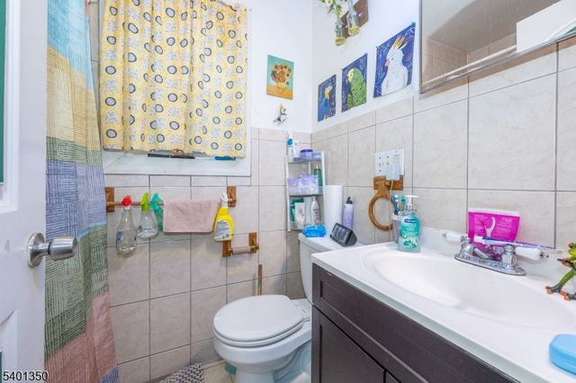 28 Highland St, Paterson City, NJ 07524