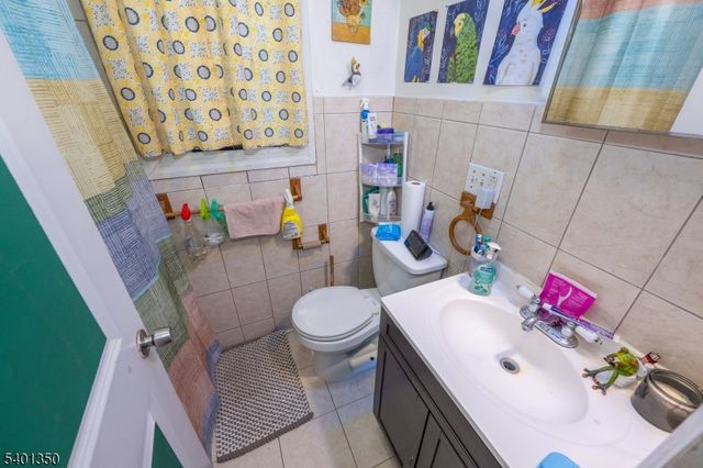 28 Highland St, Paterson City, NJ 07524