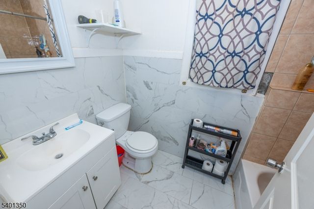 28 Highland St, Paterson City, NJ 07524