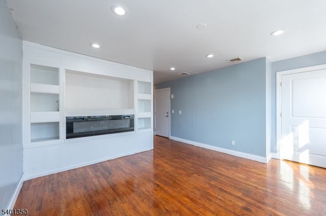 28 Highland St, Paterson City, NJ 07524